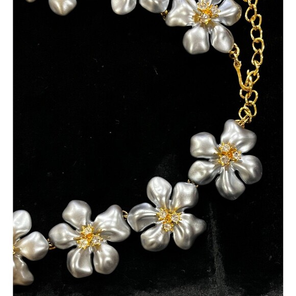 Signed Kenneth Jay Lane KJL Gray Pearl Gold Crystal Flower Necklace NEW 18" - Picture 2 of 14